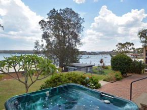 The House on the Lake @ Fishing Point, Lake Macquarie - honestly put the line in and catch fish, Fishing Point